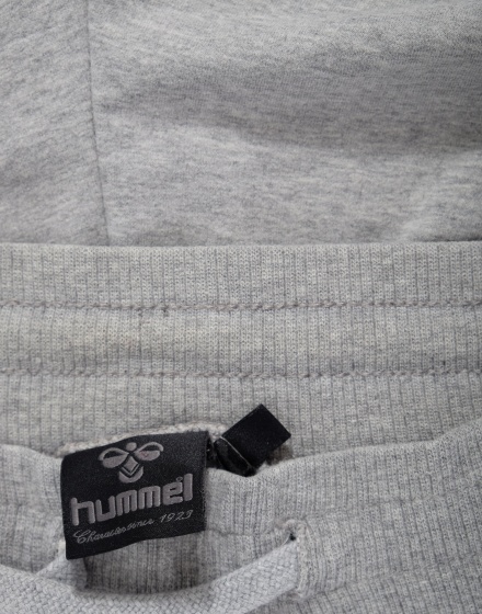 Дамски къси панталони Hummel